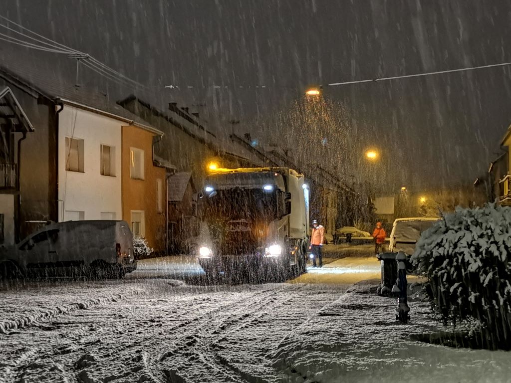 Snježni početak godine: Čišćenje snijega i odvoz otpada po blagdanskom rasporedu
